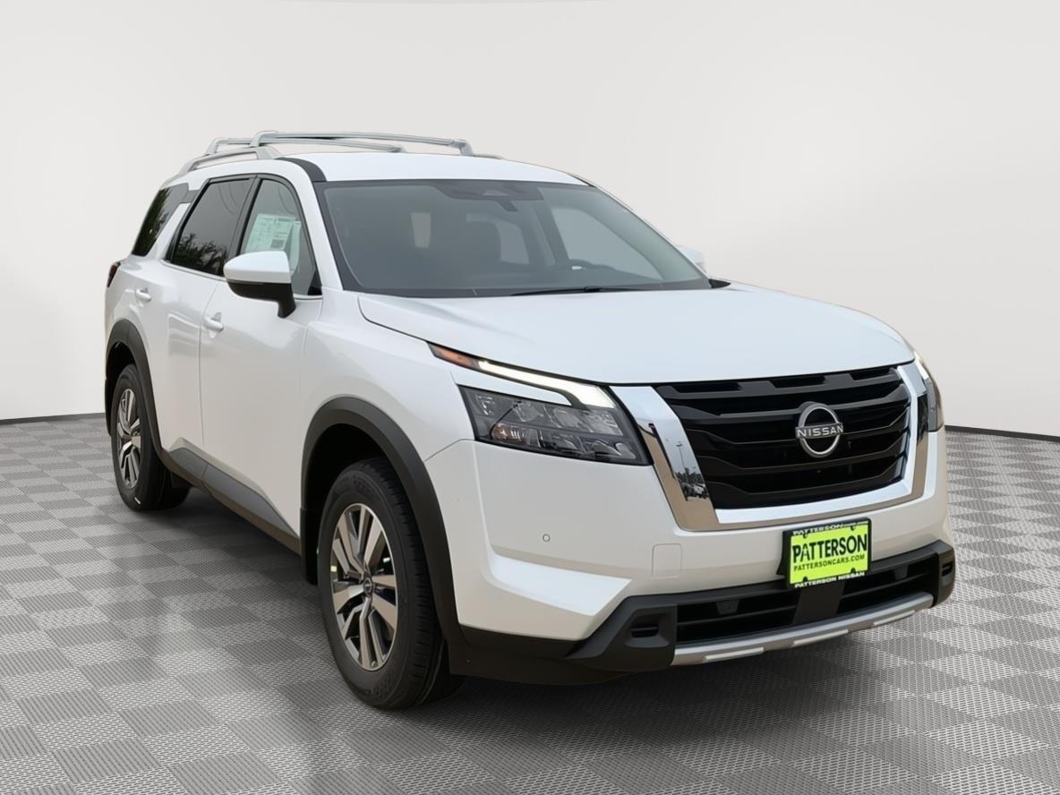 2025 Nissan Pathfinder SL's photo