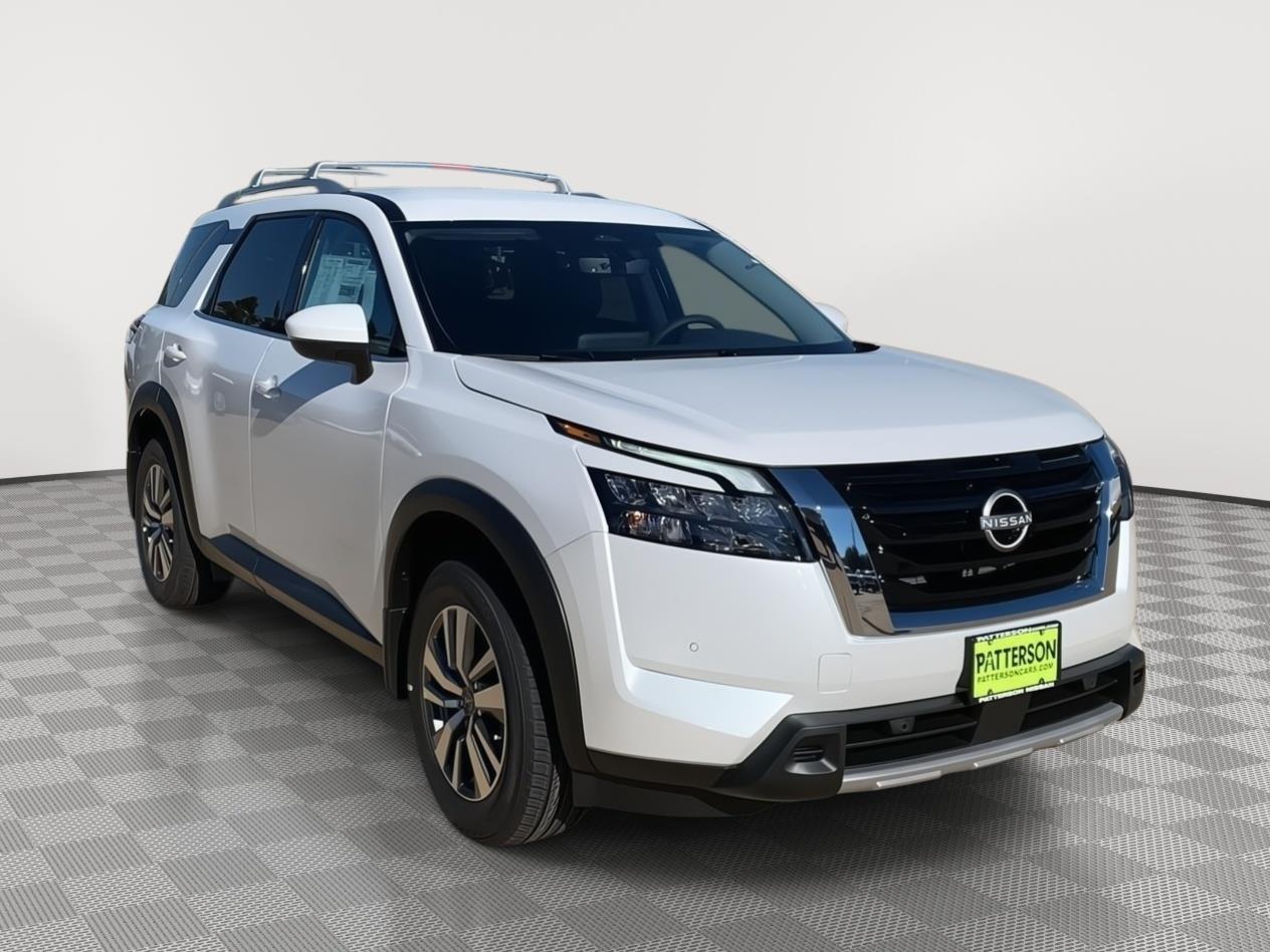 2025 Nissan Pathfinder SL's photo