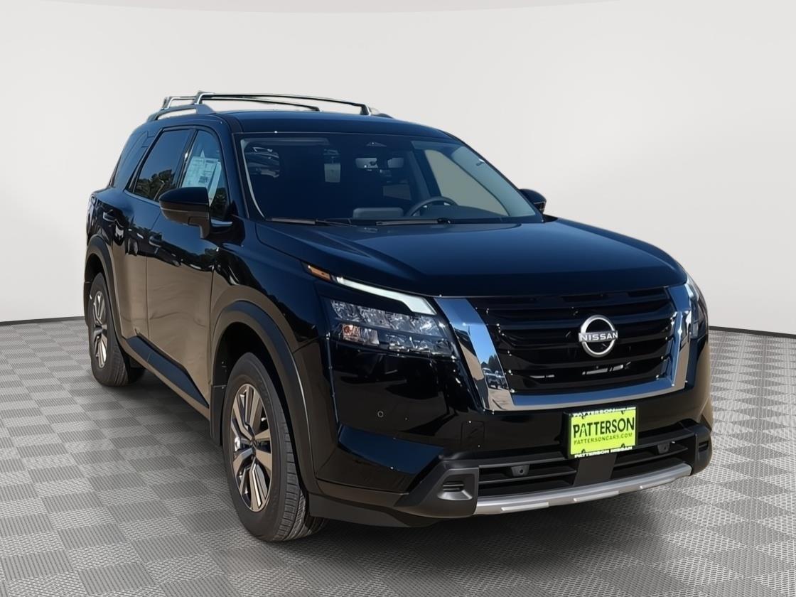 2025 Nissan Pathfinder SL's photo