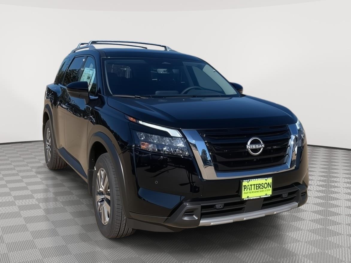 2025 Nissan Pathfinder SL's photo