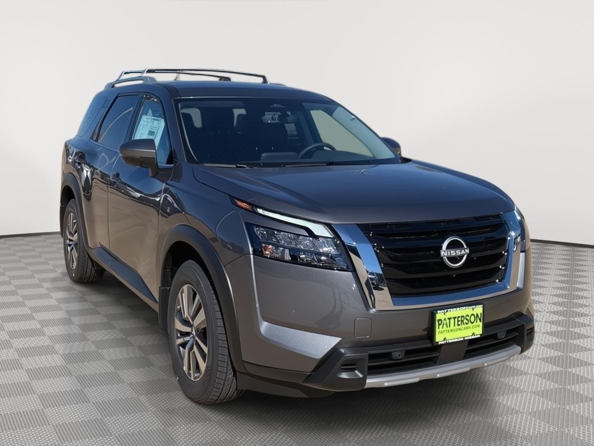 2025 Nissan Pathfinder SL's photo