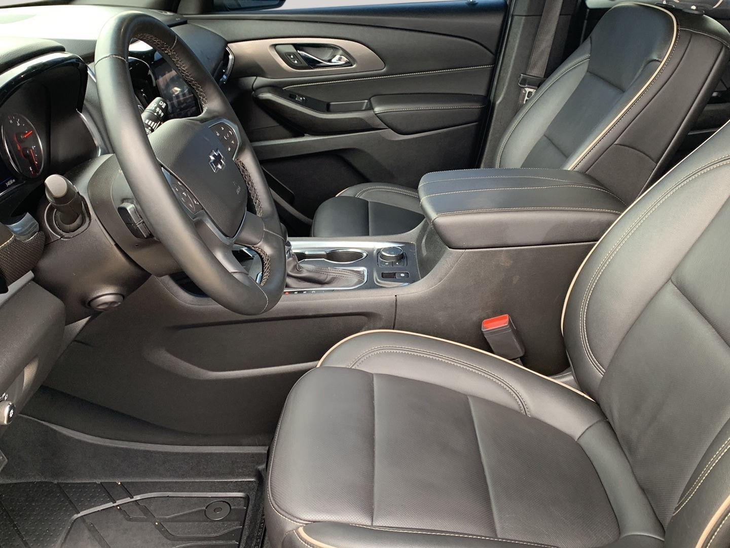 2023 Chevrolet Traverse Premier photo 2