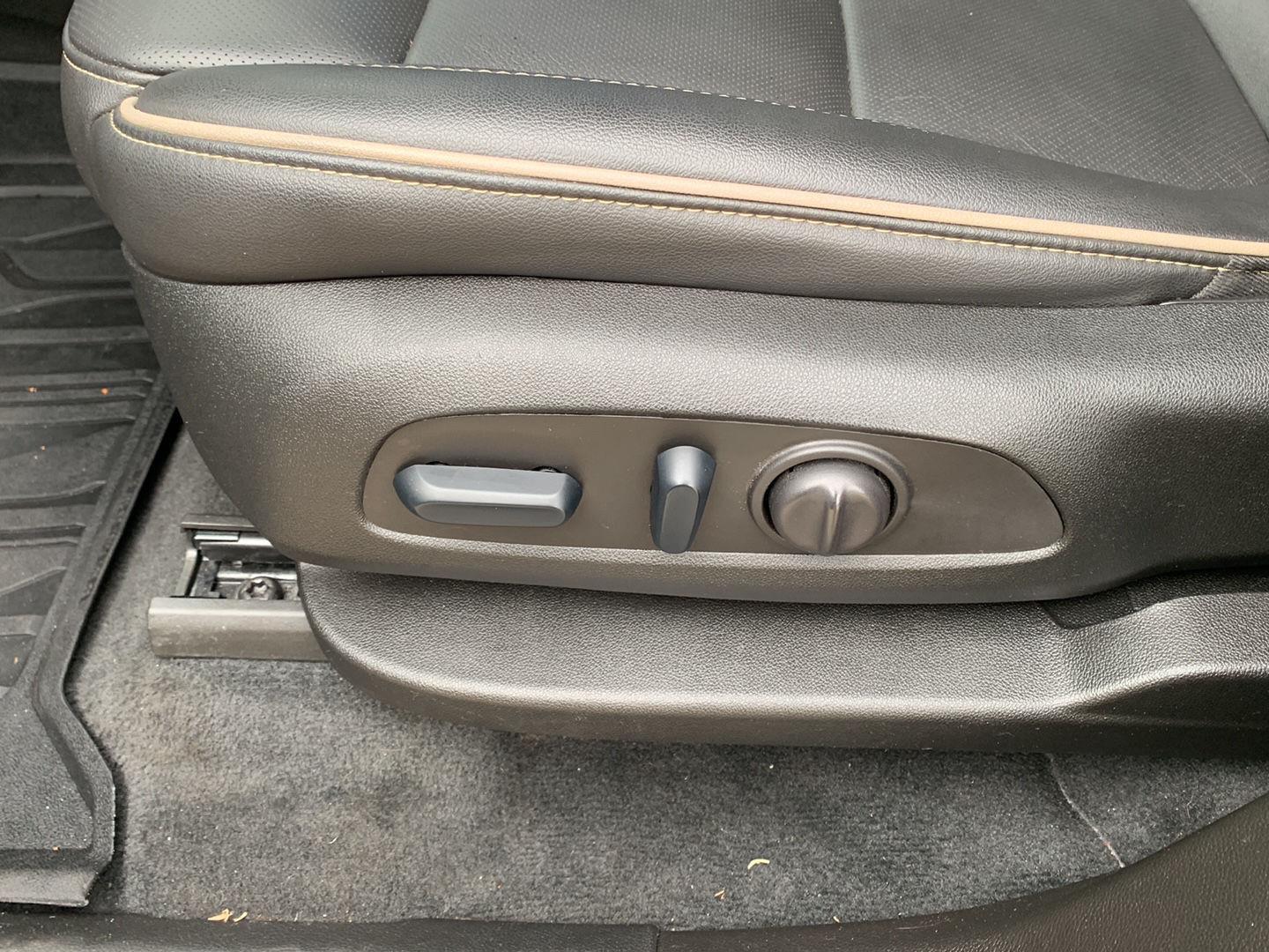 2023 Chevrolet Traverse Premier photo 3