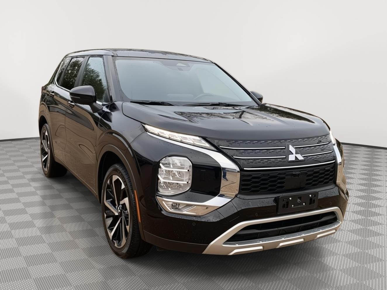 2024 Mitsubishi Outlander SE's photo