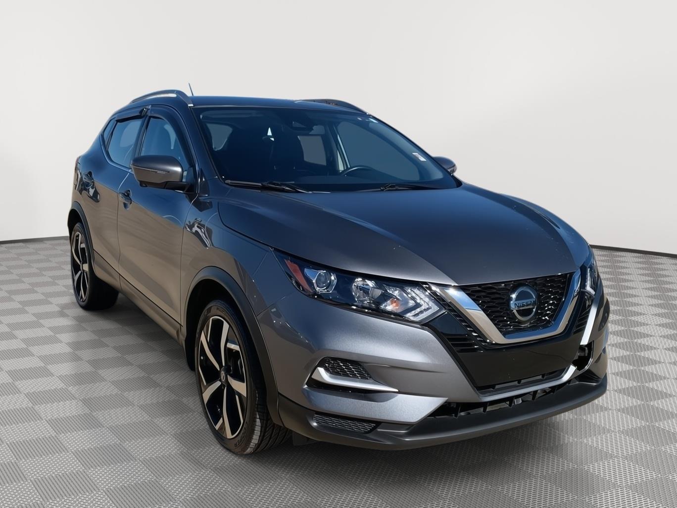 2022 Nissan Rogue Sport SL's photo