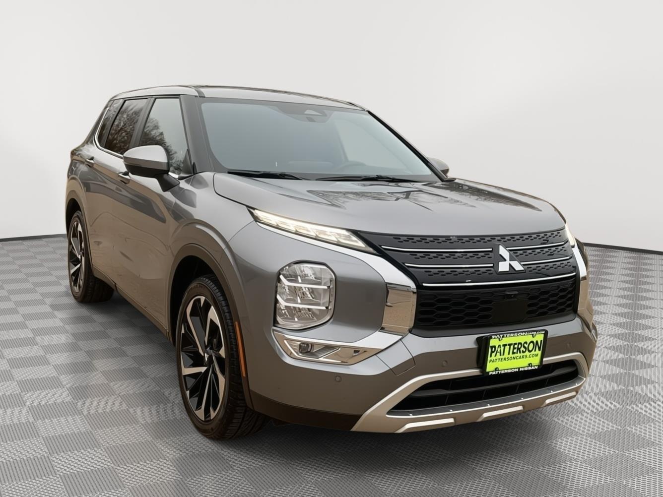 2023 Mitsubishi Outlander SE's photo