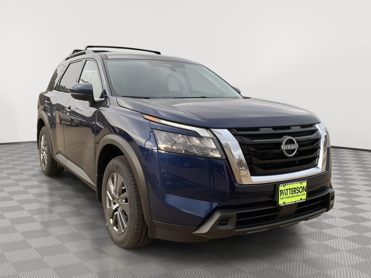 2025 Nissan Pathfinder SV's photo