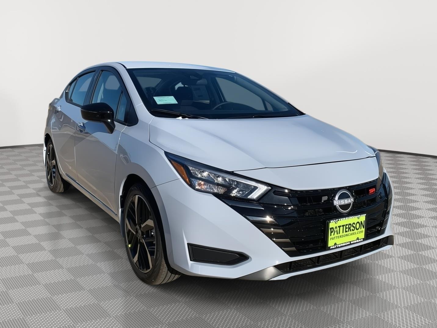 2025 Nissan Versa SR's photo