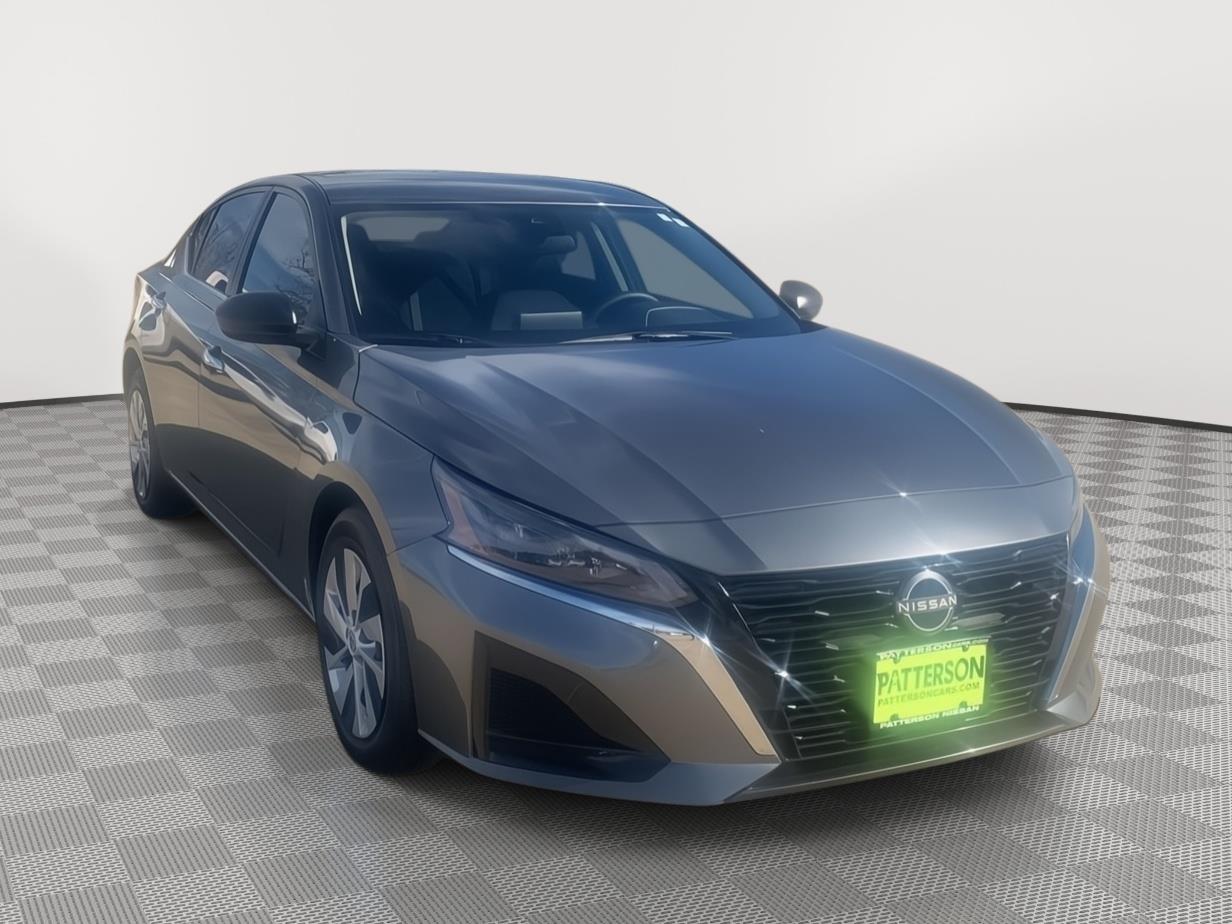 2025 Nissan Altima S's photo
