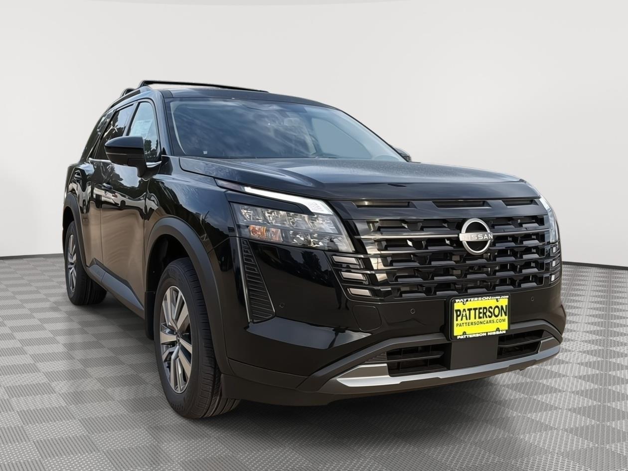 2026 Nissan Pathfinder SL 2WD's photo