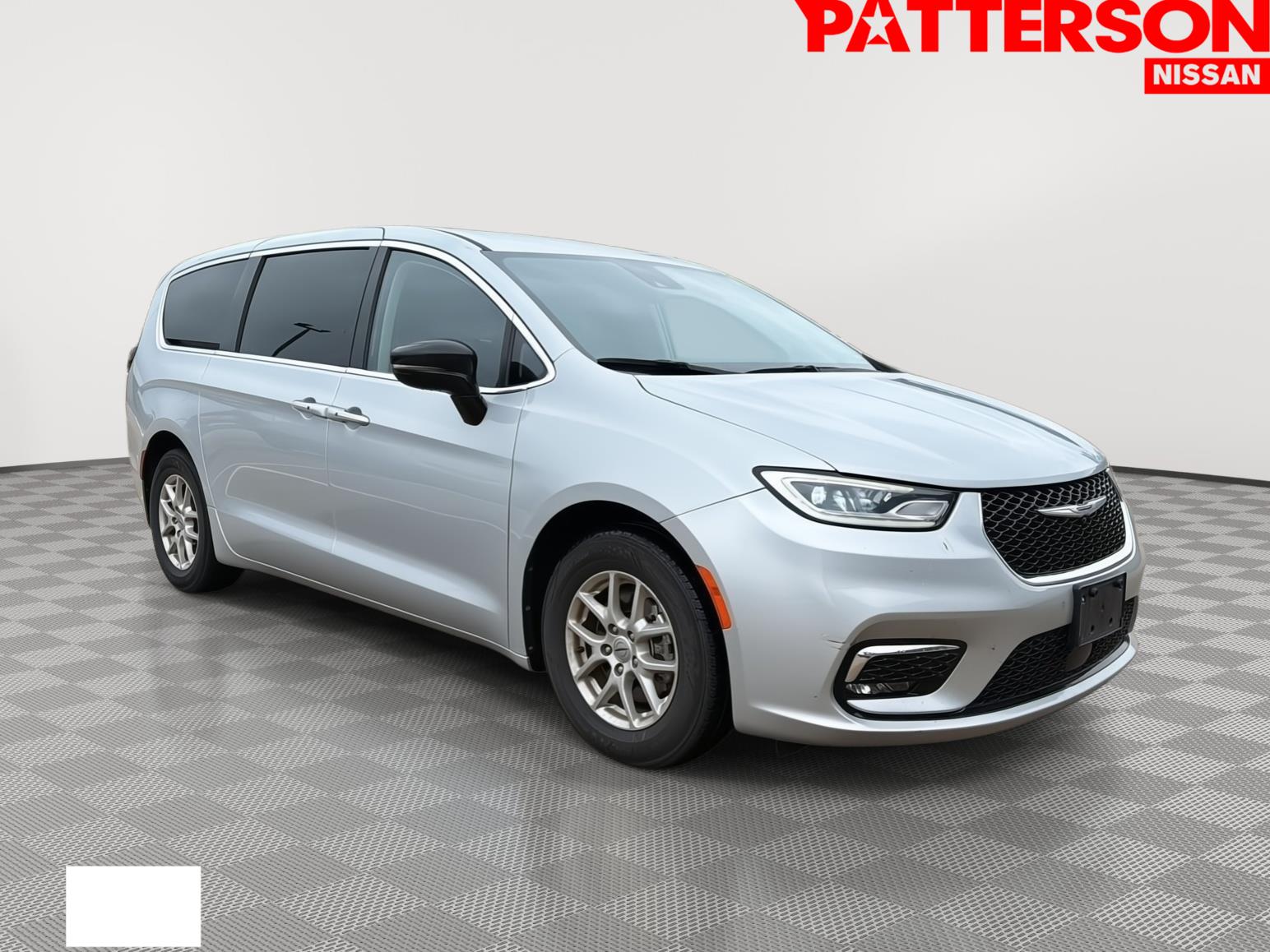 2024 Chrysler Pacifica Touring L's photo