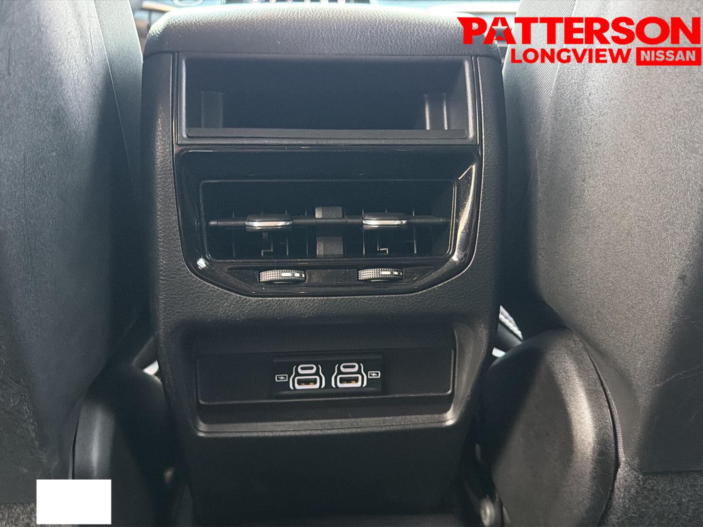 Used 2023 Diamond Black Crystal Pearlcoat Jeep Laredo image 18