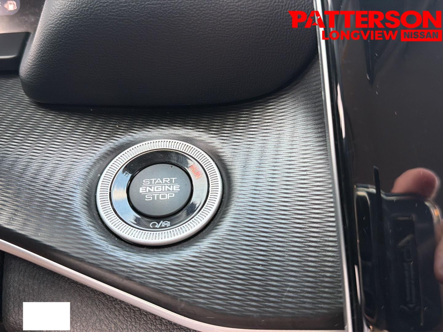 Used 2023 Diamond Black Crystal Pearlcoat Jeep Laredo image 10
