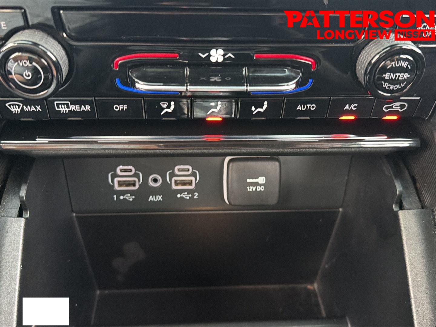 Used 2023 Diamond Black Crystal Pearlcoat Jeep Laredo image 8