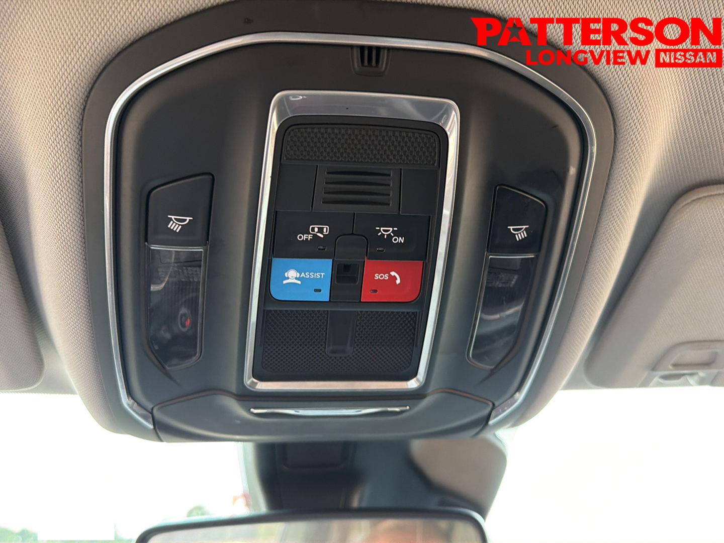 Used 2023 Diamond Black Crystal Pearlcoat Jeep Laredo image 11