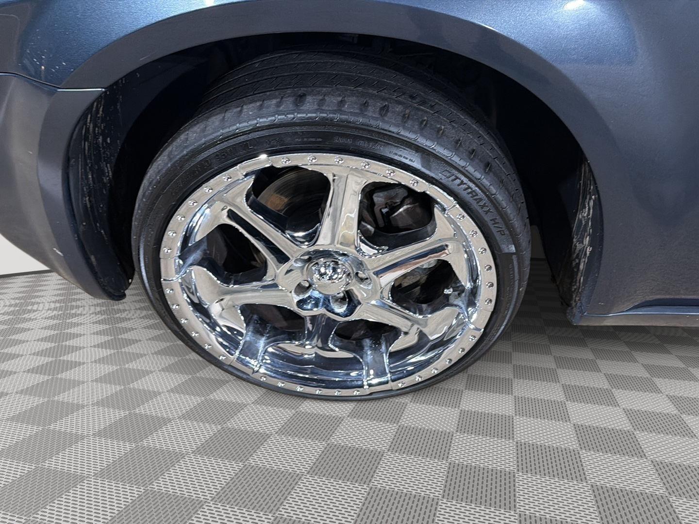 Used 2007 Steel Blue Metallic Chrysler Touring image 17