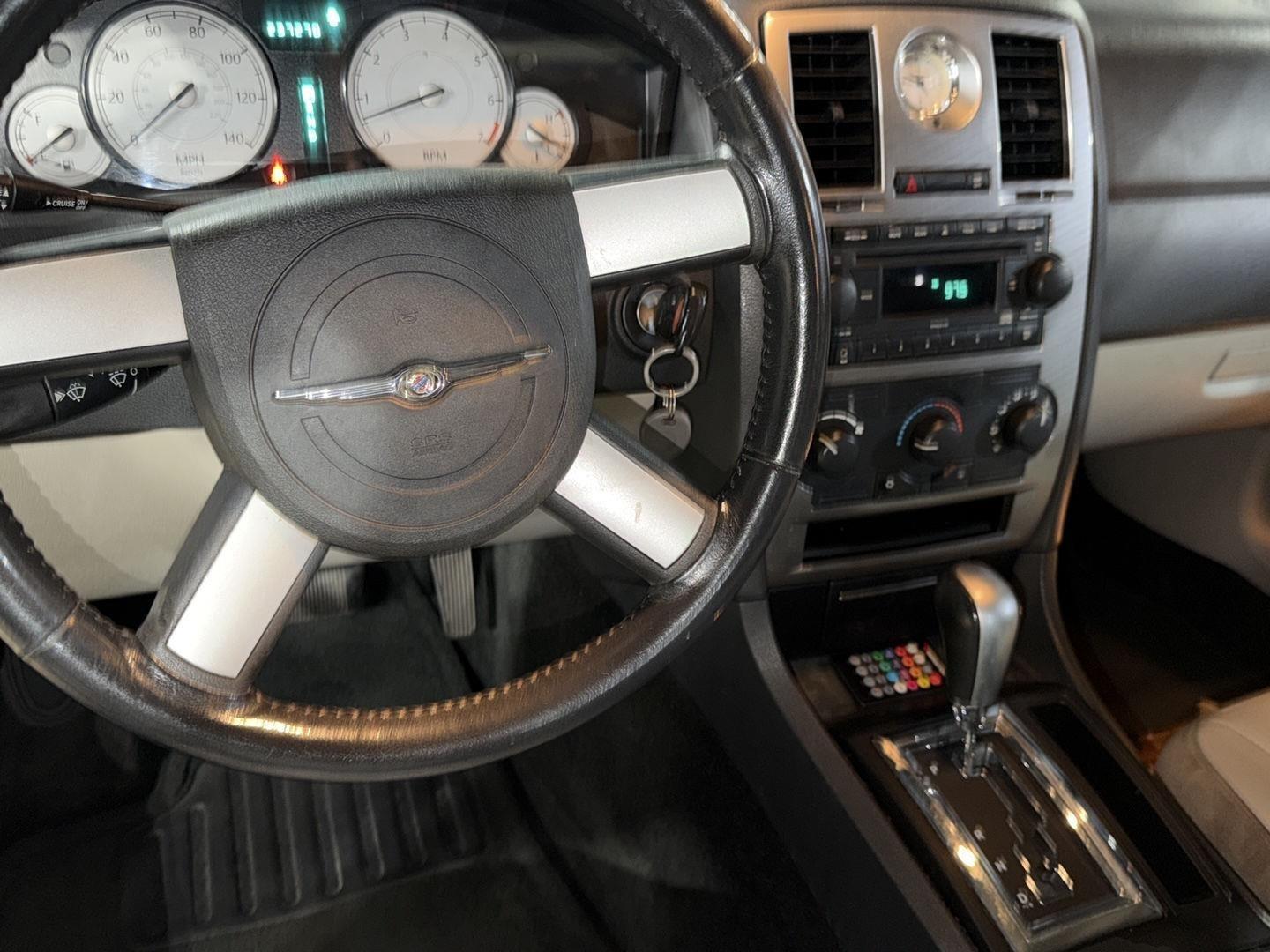 Used 2007 Steel Blue Metallic Chrysler Touring image 11