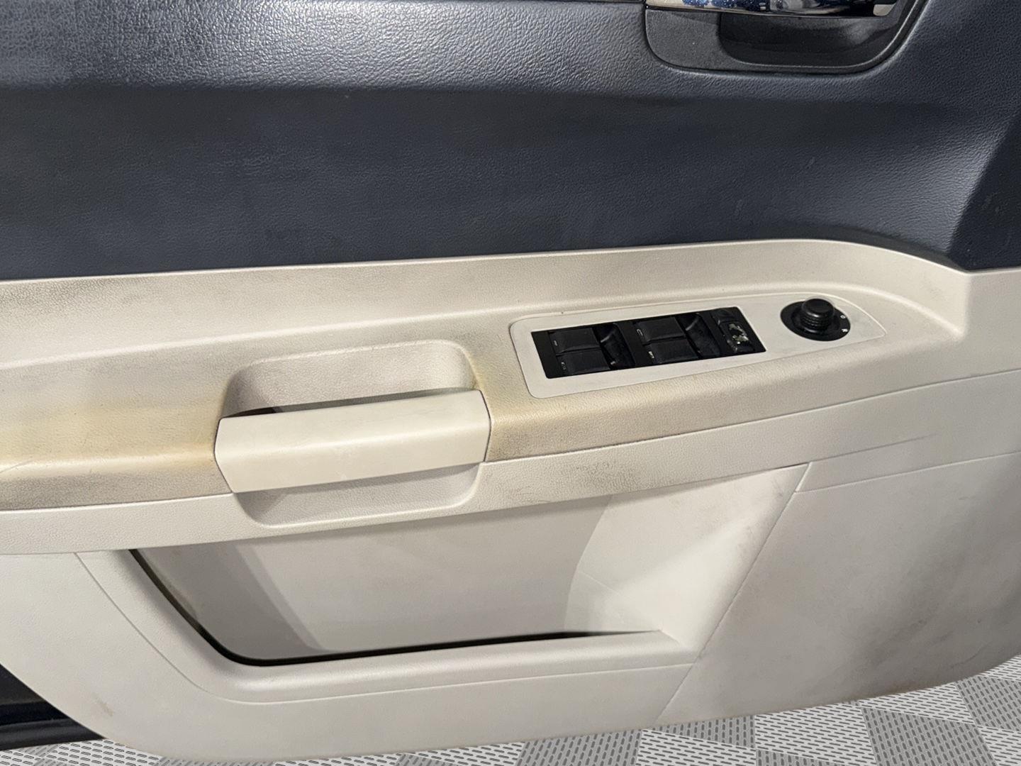 Used 2007 Steel Blue Metallic Chrysler Touring image 16