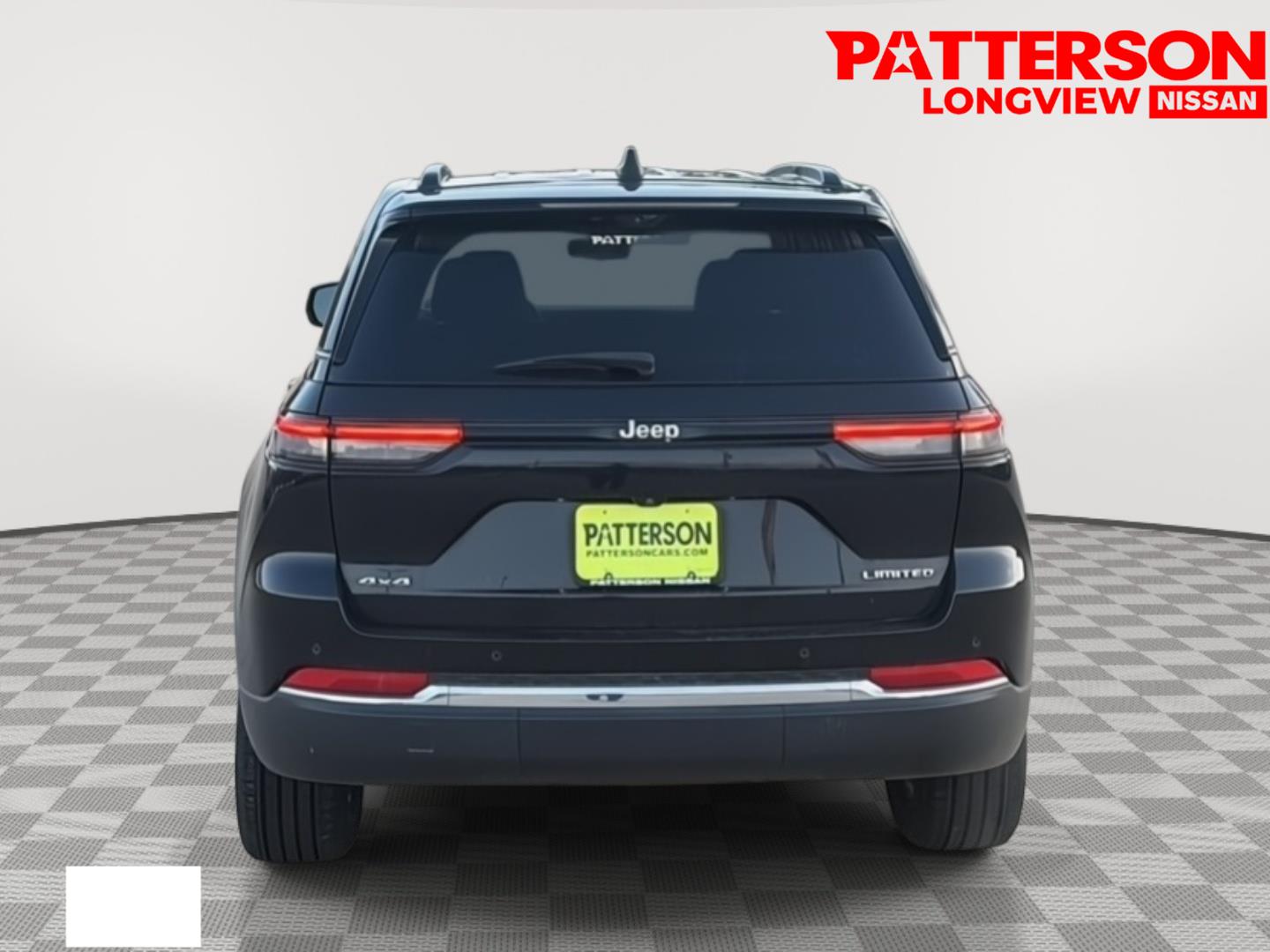Used 2023 Diamond Black Crystal Pearlcoat Jeep Limited image 4