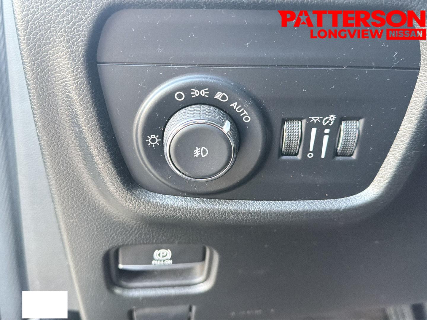 Used 2023 Diamond Black Crystal Pearlcoat Jeep Limited image 9