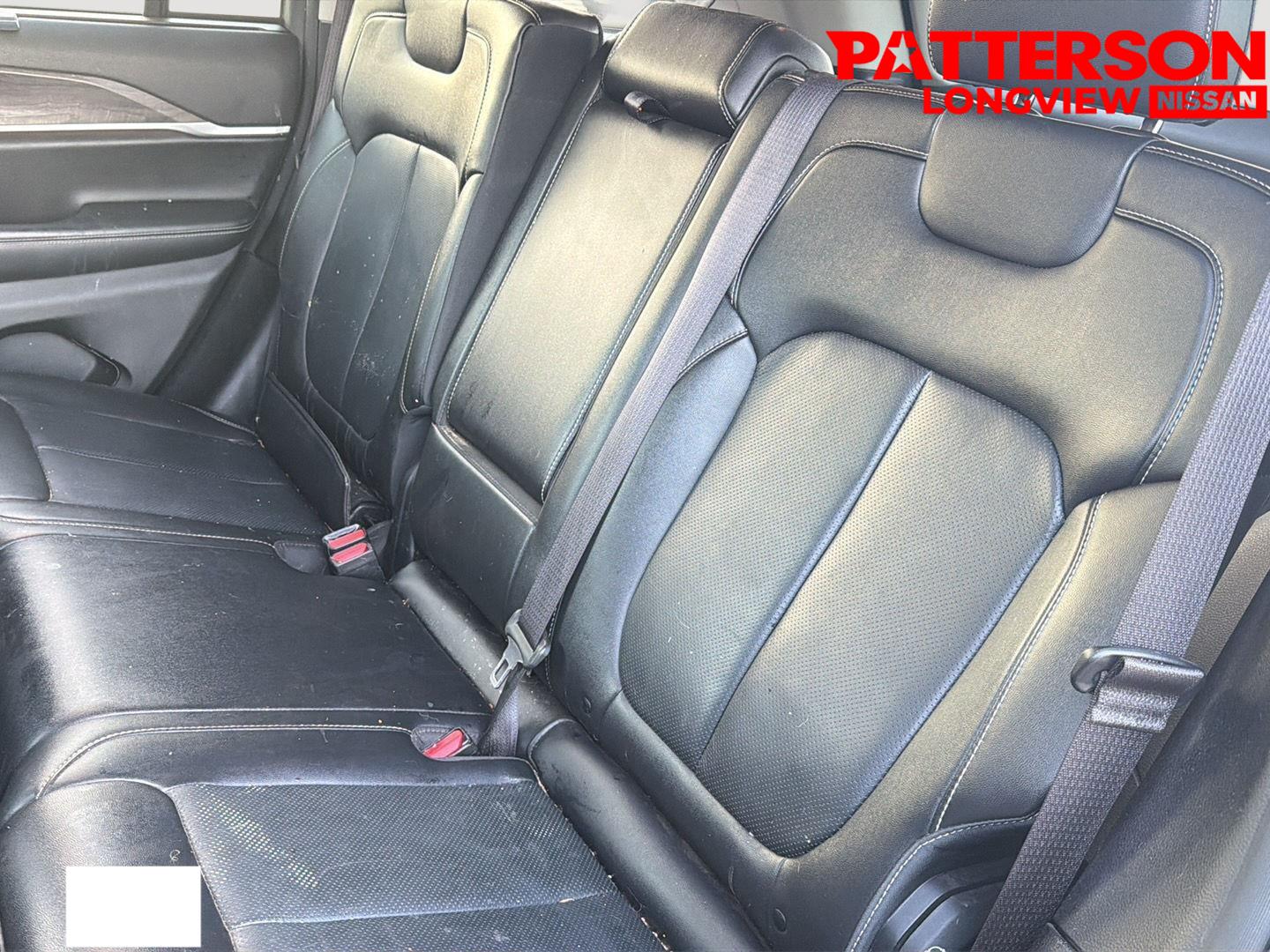Used 2023 Diamond Black Crystal Pearlcoat Jeep Limited image 18