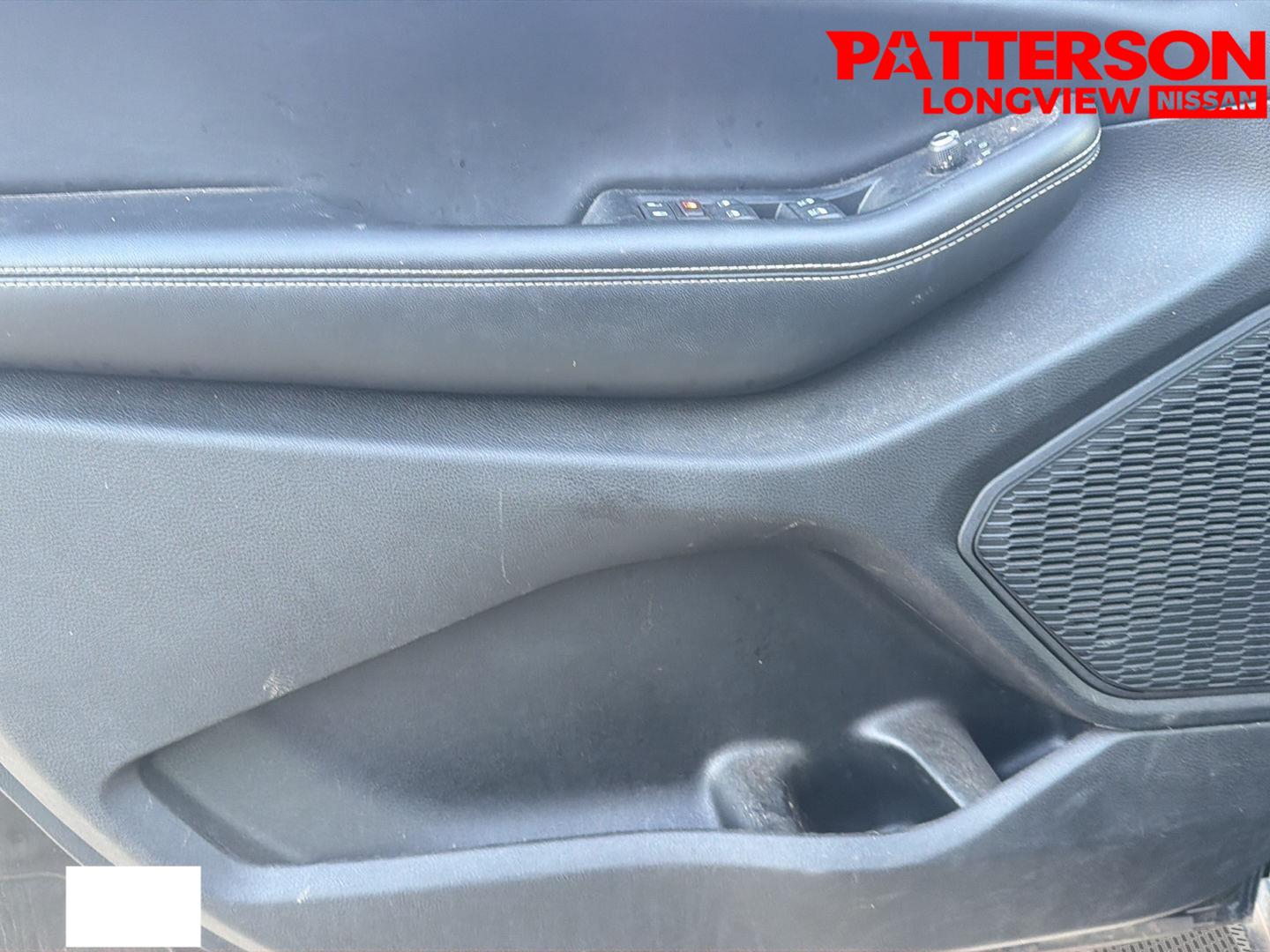 Used 2023 Diamond Black Crystal Pearlcoat Jeep Limited image 19