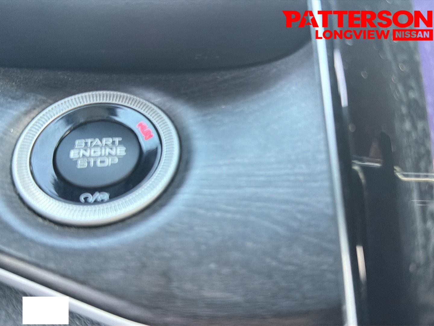 Used 2023 Diamond Black Crystal Pearlcoat Jeep Limited image 10