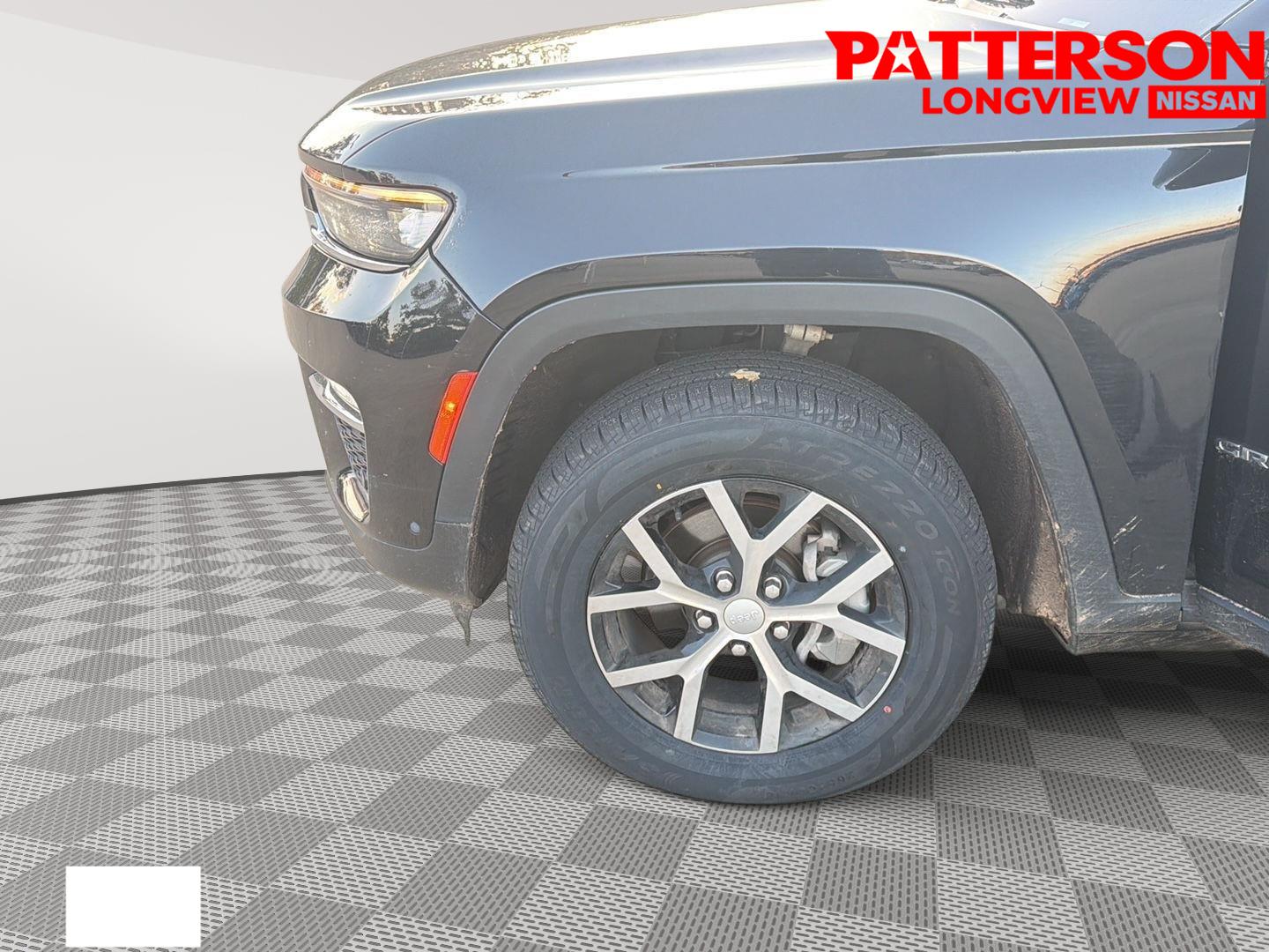 Used 2023 Diamond Black Crystal Pearlcoat Jeep Limited image 20