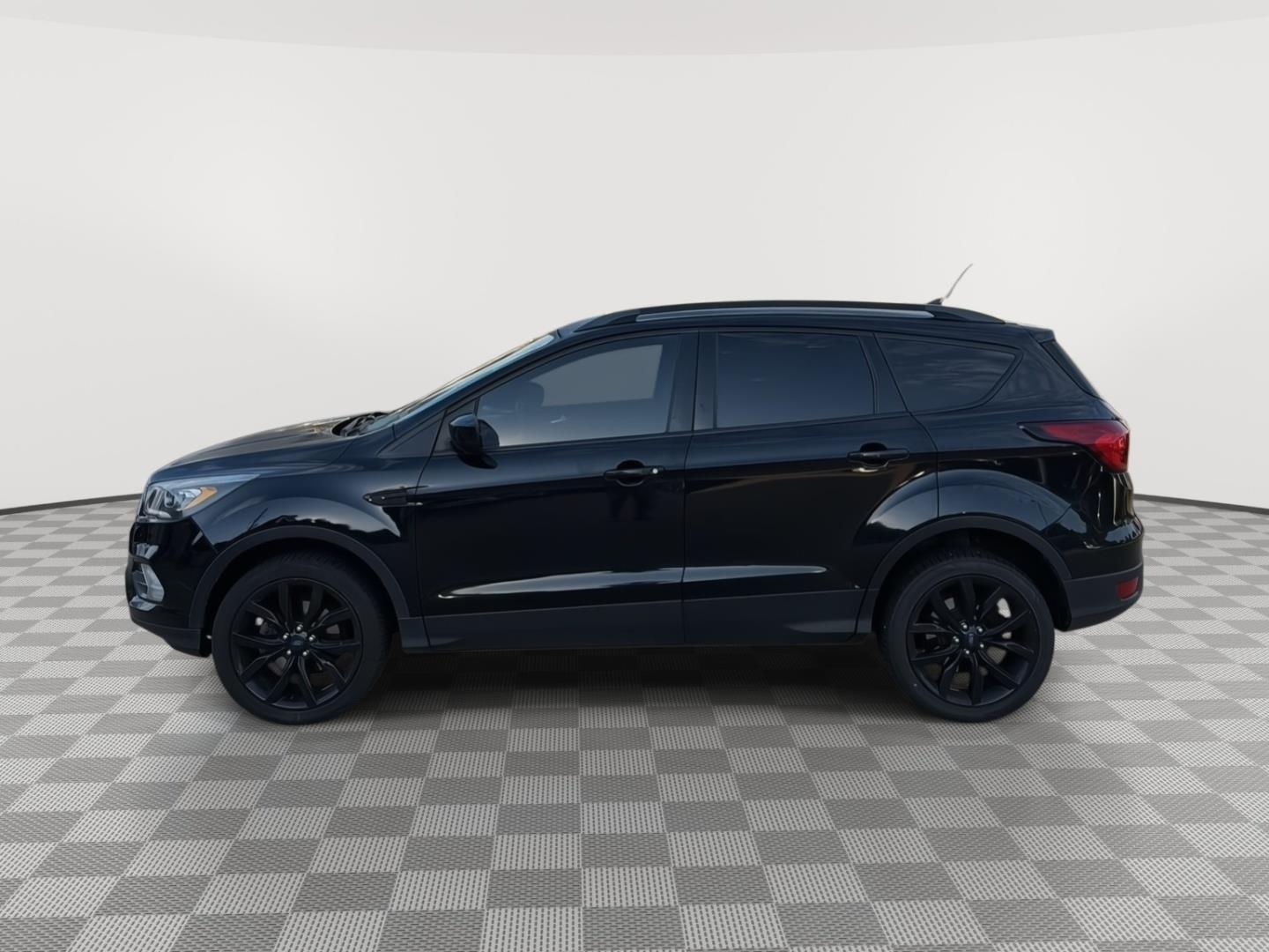 Used 2019 Ford Escape SE with VIN 1FMCU0GD7KUC52944 for sale in Longview, TX