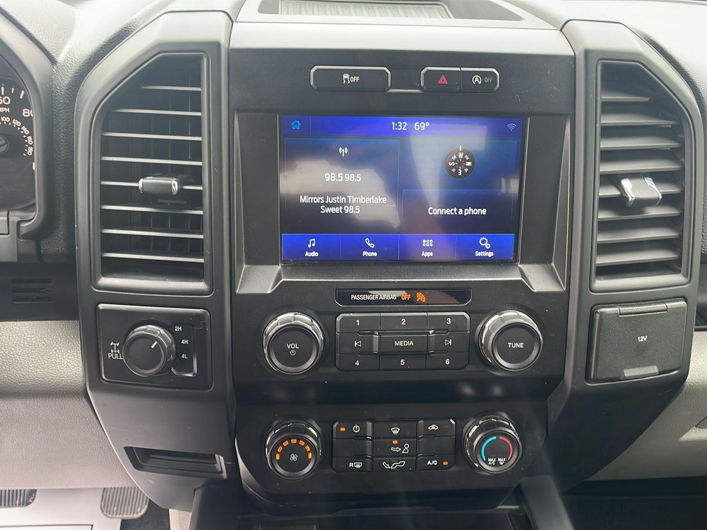 View vehicle photo 7