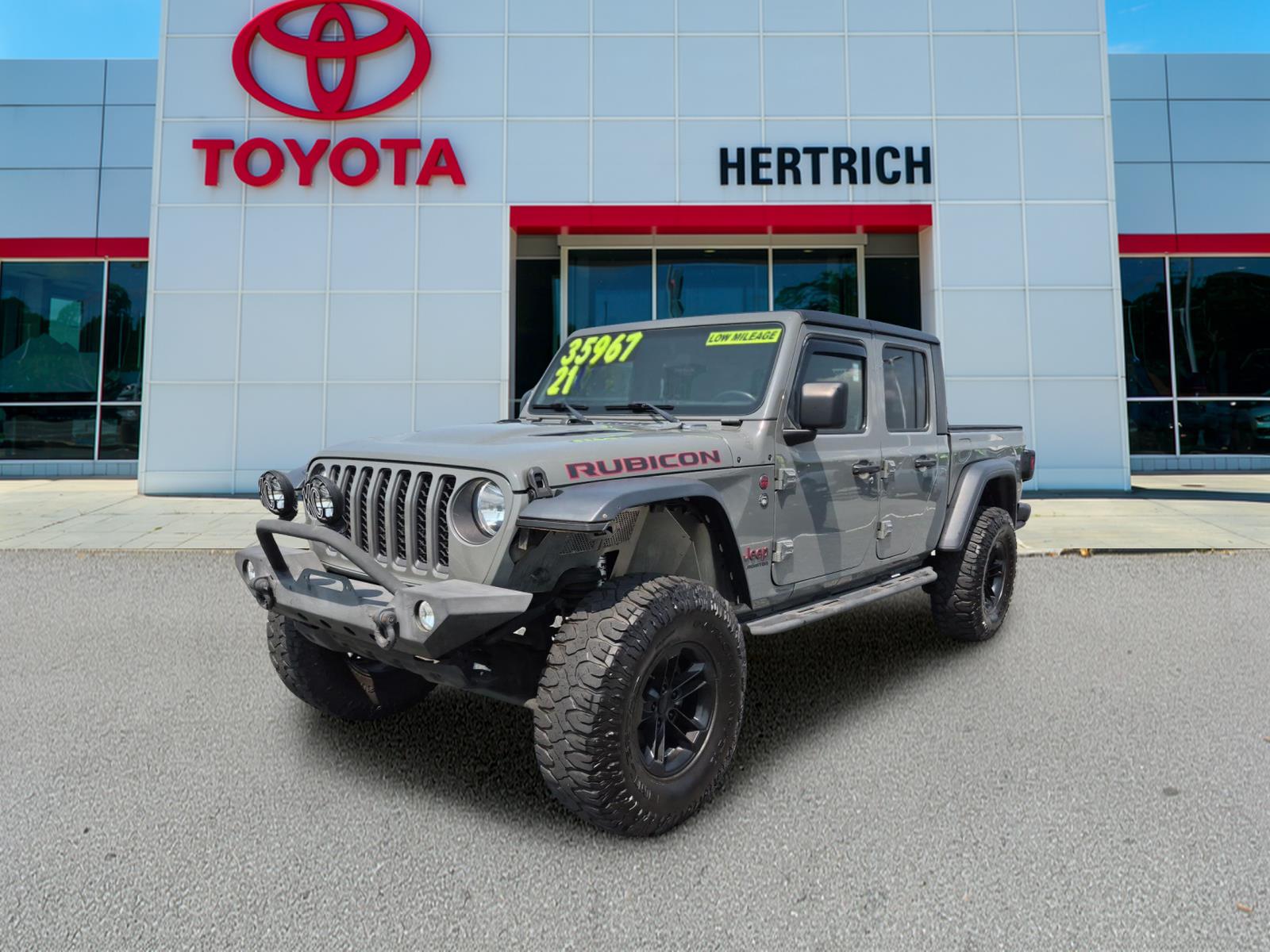 Sting-Gray Clearcoat 2021 Jeep Gladiator Pickup Truck Four-Wheel Drive Manual