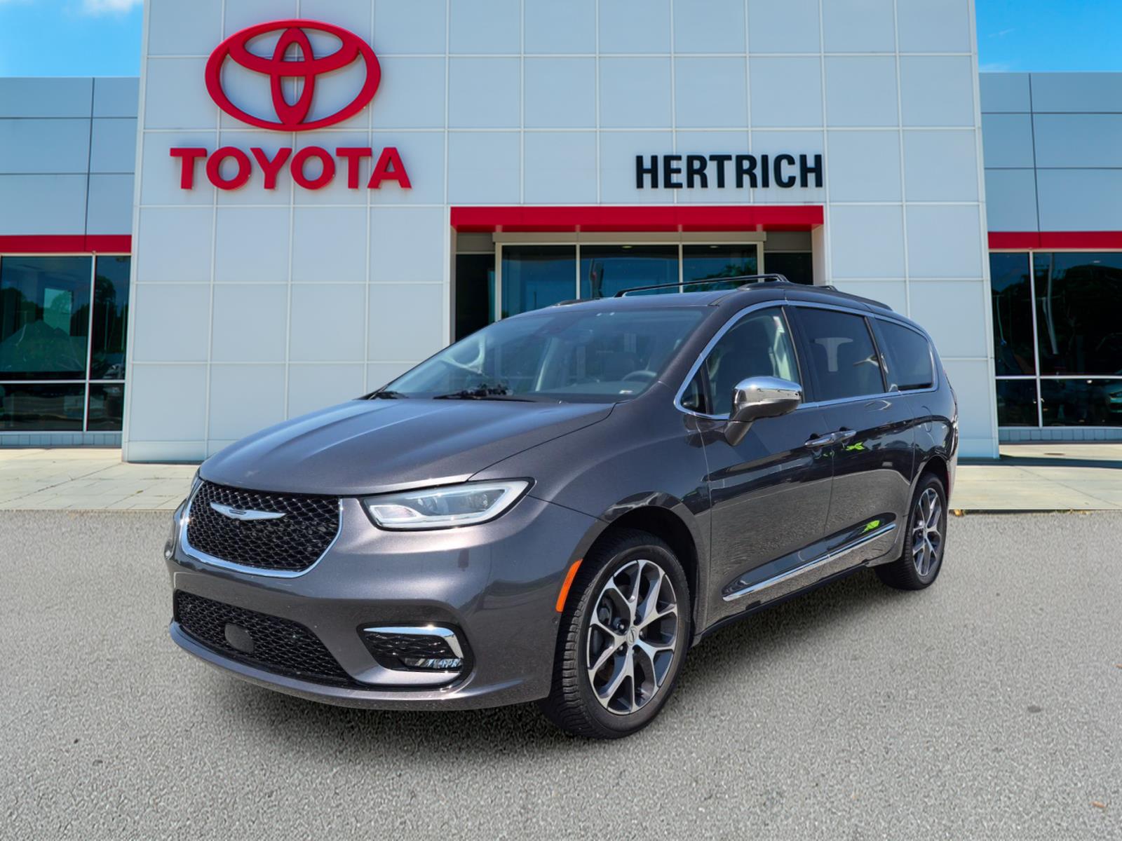 Ceramic Gray Clearcoat 2022 Chrysler Pacifica Minivan All-Wheel Drive 9-Speed Automatic