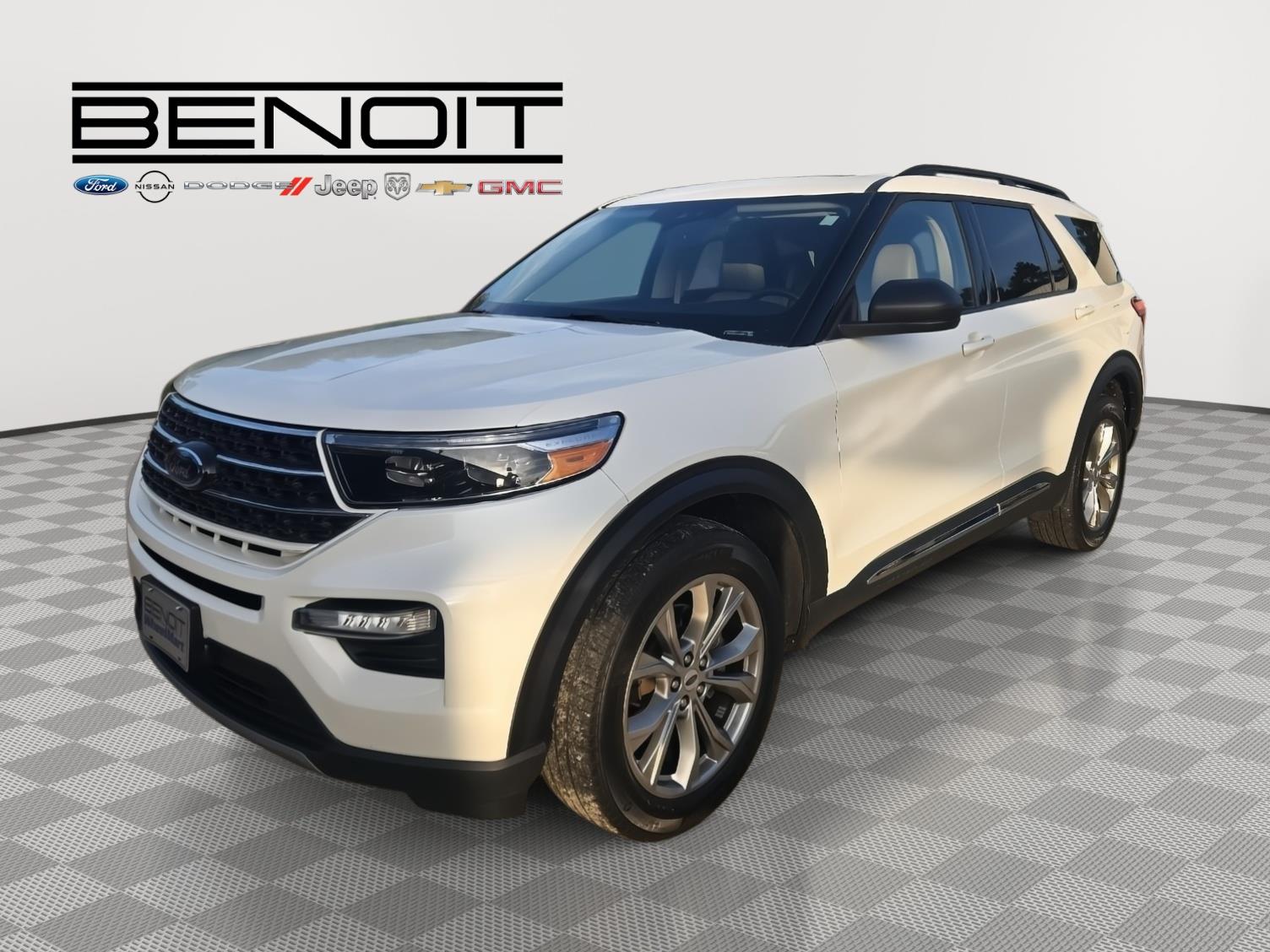 Star White Metallic Tri-Coat 2023 Ford Explorer SUV / Crossover All-Wheel Drive Automatic