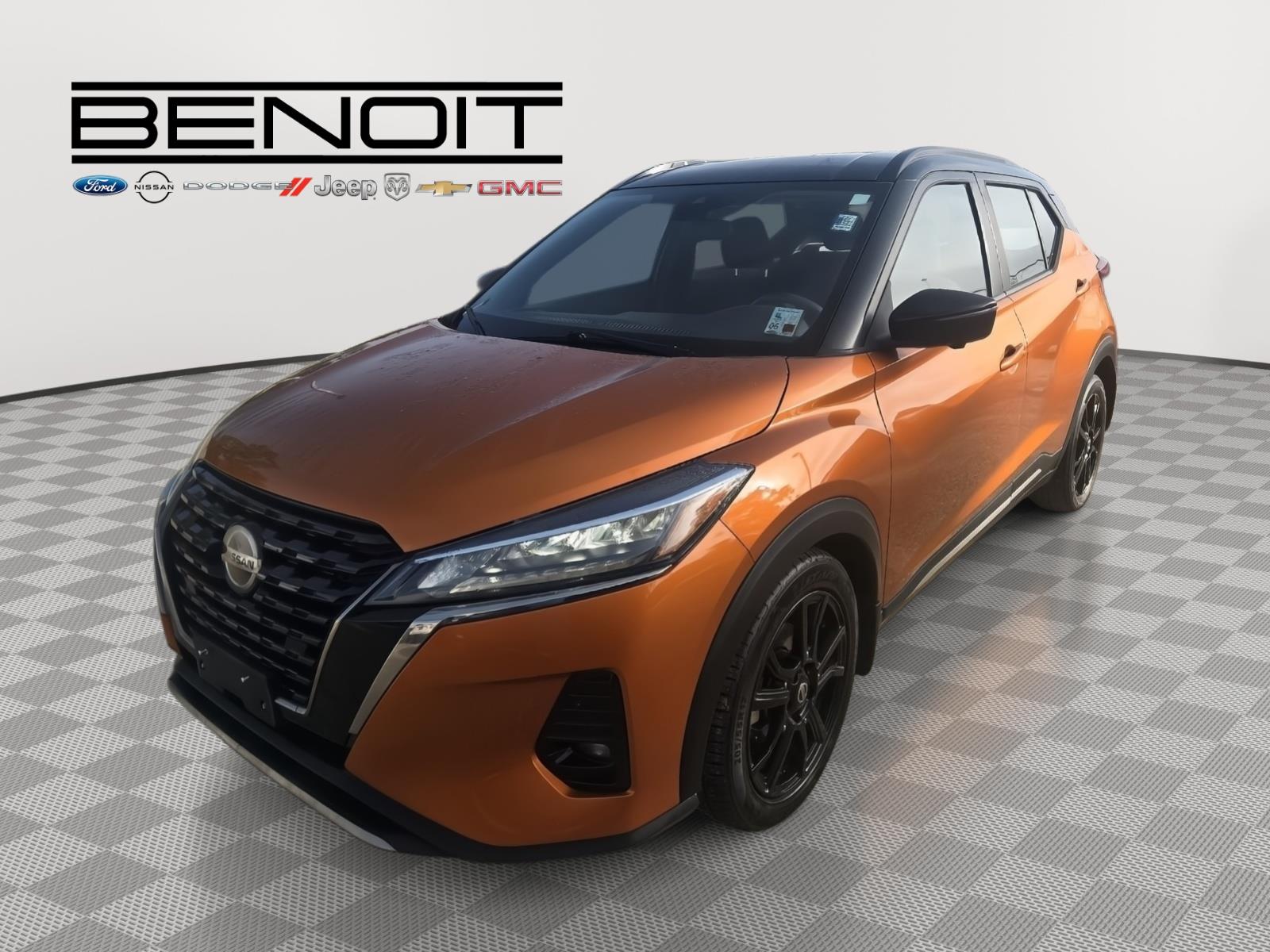 Monarch Orange/Super Black 2021 Nissan Kicks SUV / Crossover Front-Wheel Drive Continuously Variable Transmission