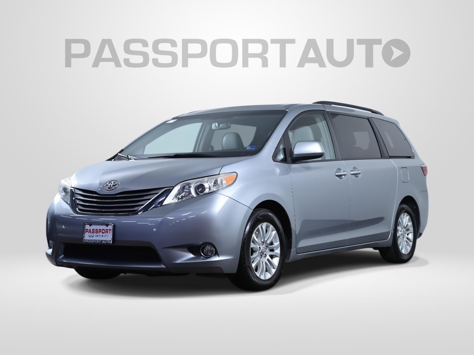 Silver Sky Metallic 2017 Toyota Sienna XLE 8-Passenger FWD Minivan Front-Wheel Drive 8-Speed Automatic