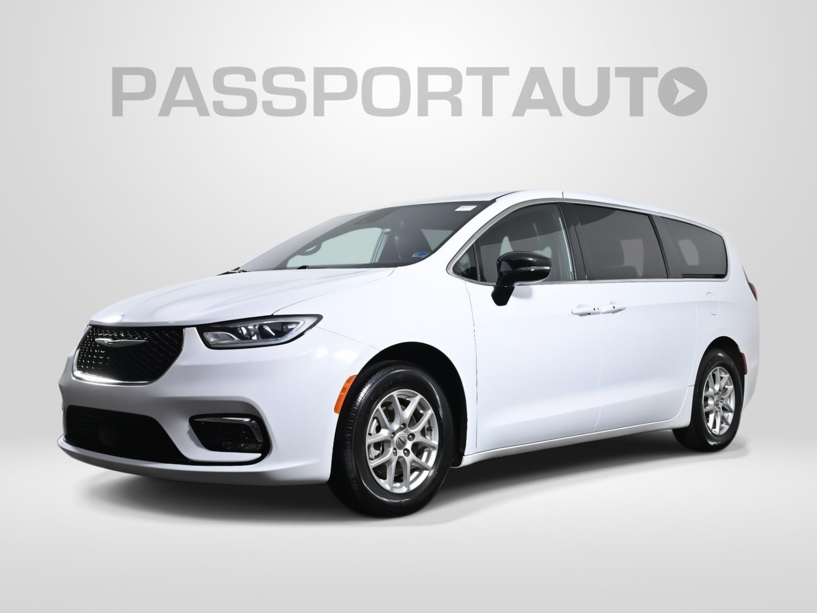 Bright White Clearcoat 2025 Chrysler Pacifica Minivan Front-Wheel Drive 9-Speed Automatic