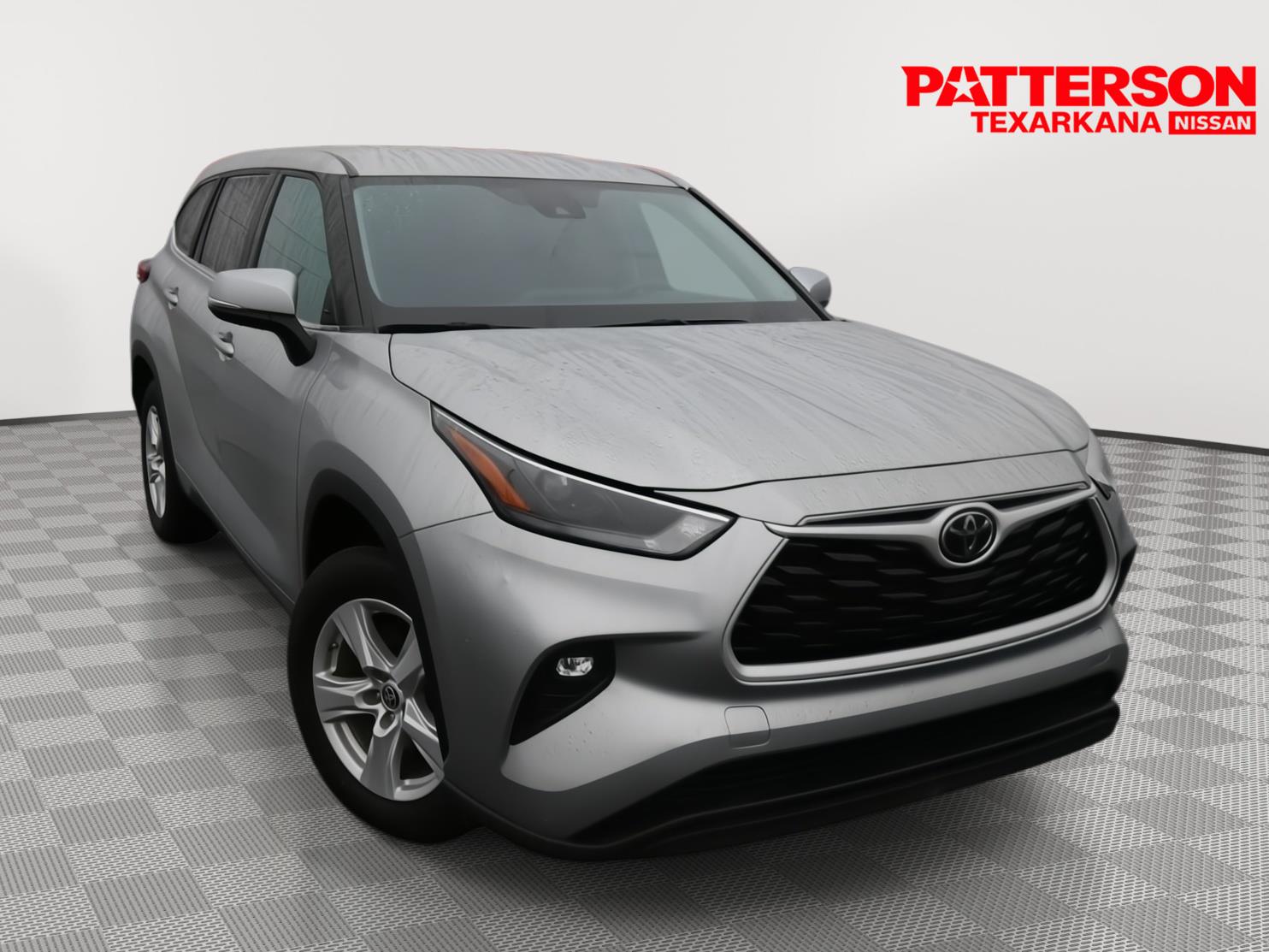 Celestial Silver Metallic 2024 Toyota Highlander LE FWD SUV / Crossover Front-Wheel Drive 8-Speed Automatic