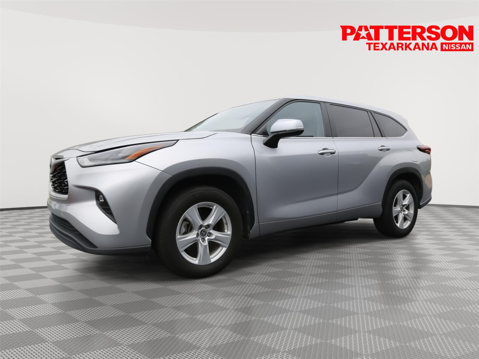 Celestial Silver Metallic 2024 Toyota Highlander LE FWD SUV / Crossover Front-Wheel Drive 8-Speed Automatic