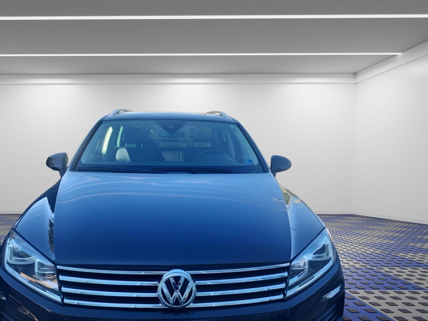 Moonlight Blue Pearl 2016 Volkswagen Touareg SUV / Crossover All-Wheel Drive Automatic
