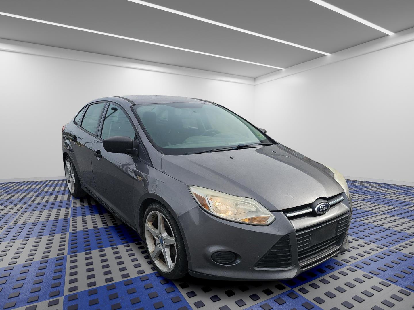 Sterling Gray Metallic 2014 Ford Focus Sedan Front-Wheel Drive 5-Speed Manual