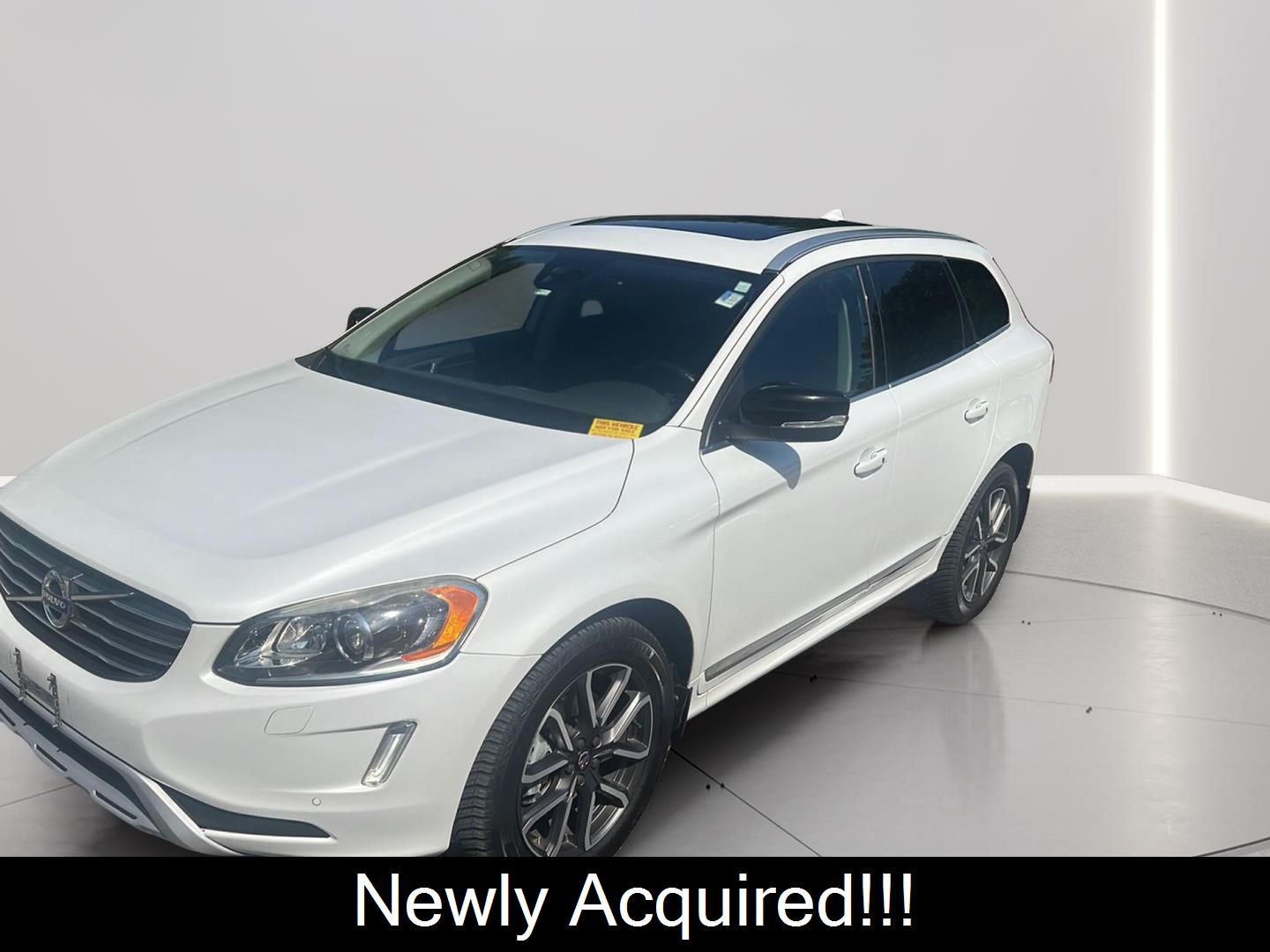 Crystal White Pearl Metallic 2017 Volvo XC60 SUV / Crossover All-Wheel Drive Automatic