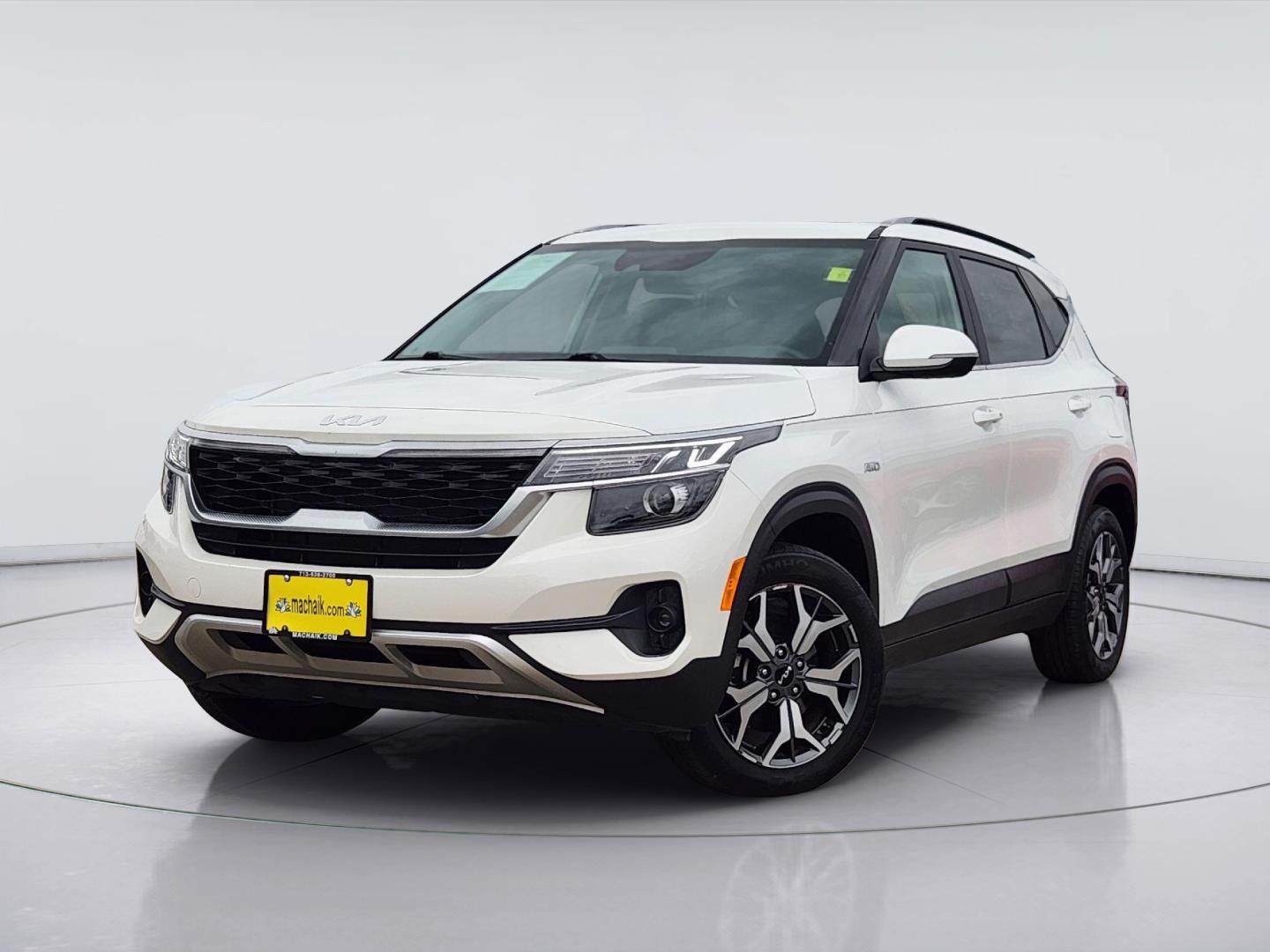 Snow White Pearl 2023 Kia Seltos SUV / Crossover All-Wheel Drive Continuously Variable Transmission