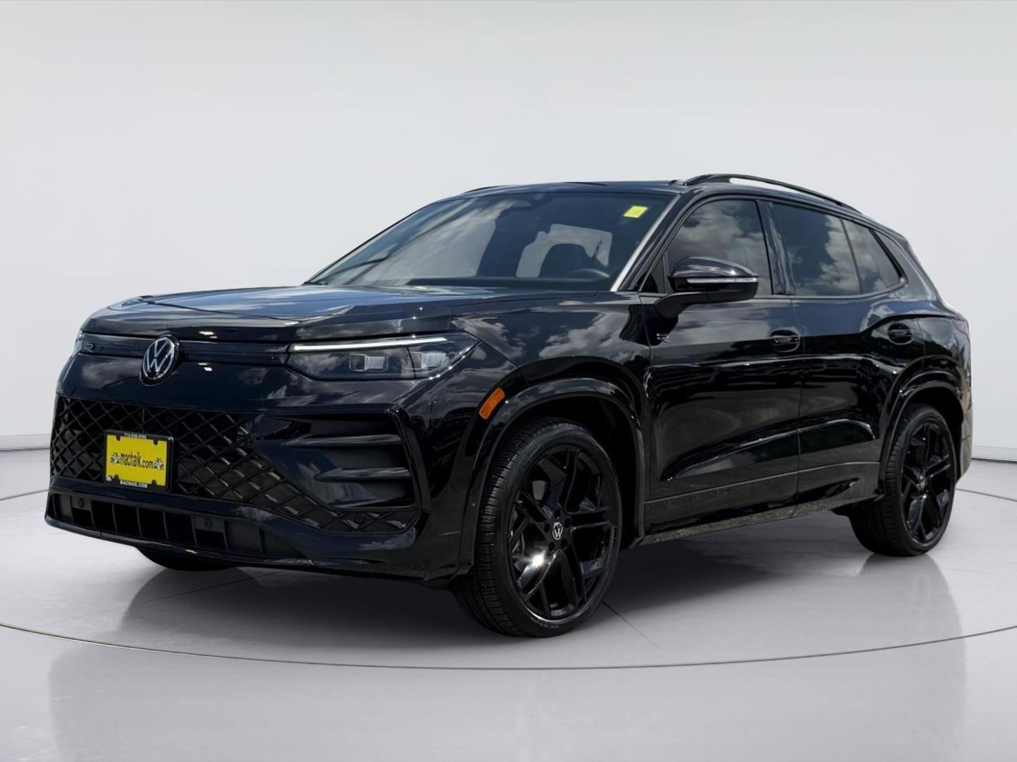 Deep Black Pearl 2026 Volkswagen Tiguan SUV / Crossover Front-Wheel Drive Automatic