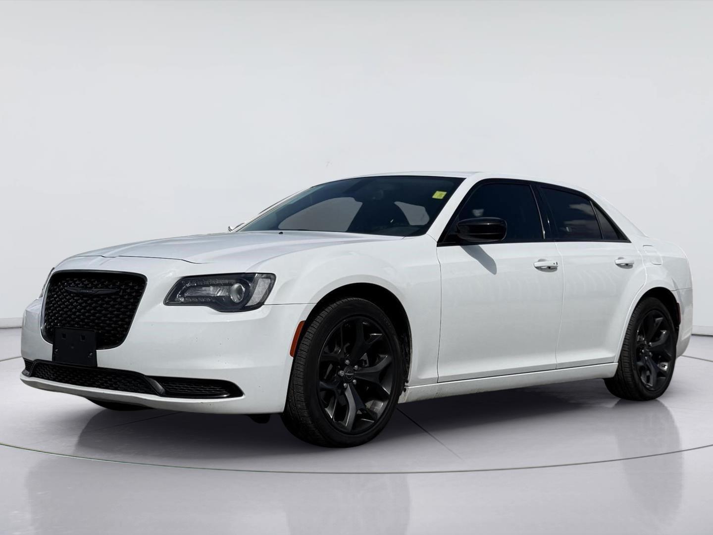 Bright White Clearcoat 2022 Chrysler 300 Sedan Rear-Wheel Drive 8-Speed Automatic