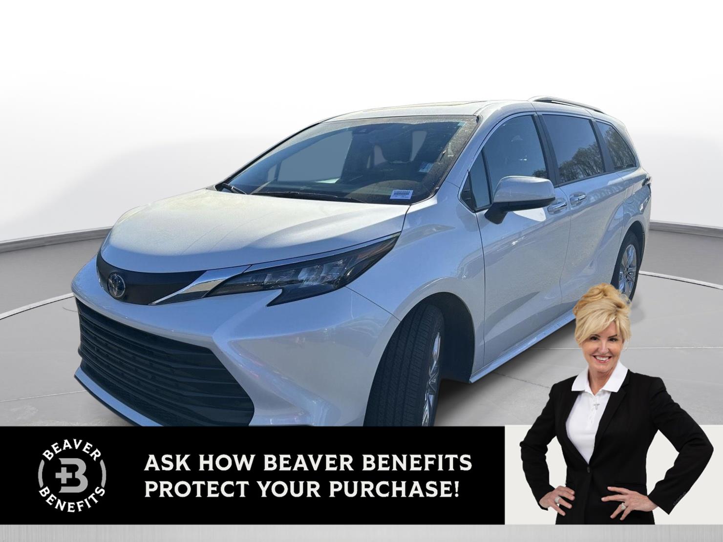 White (Wind Chill Pearl) 2025 Toyota Sienna XLE 7-Passenger FWD Minivan Front-Wheel Drive Continuously Variable Transmission