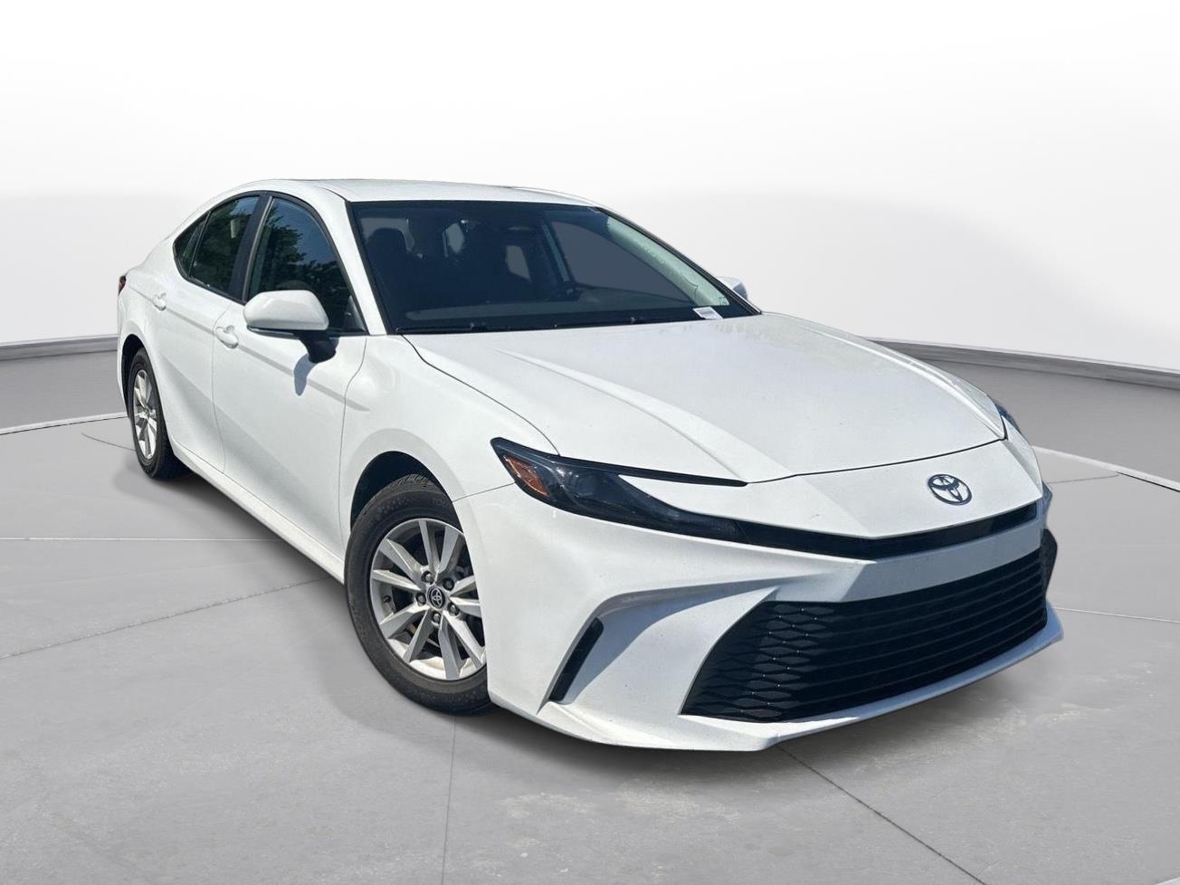 2025 Toyota Camry LE photo 3