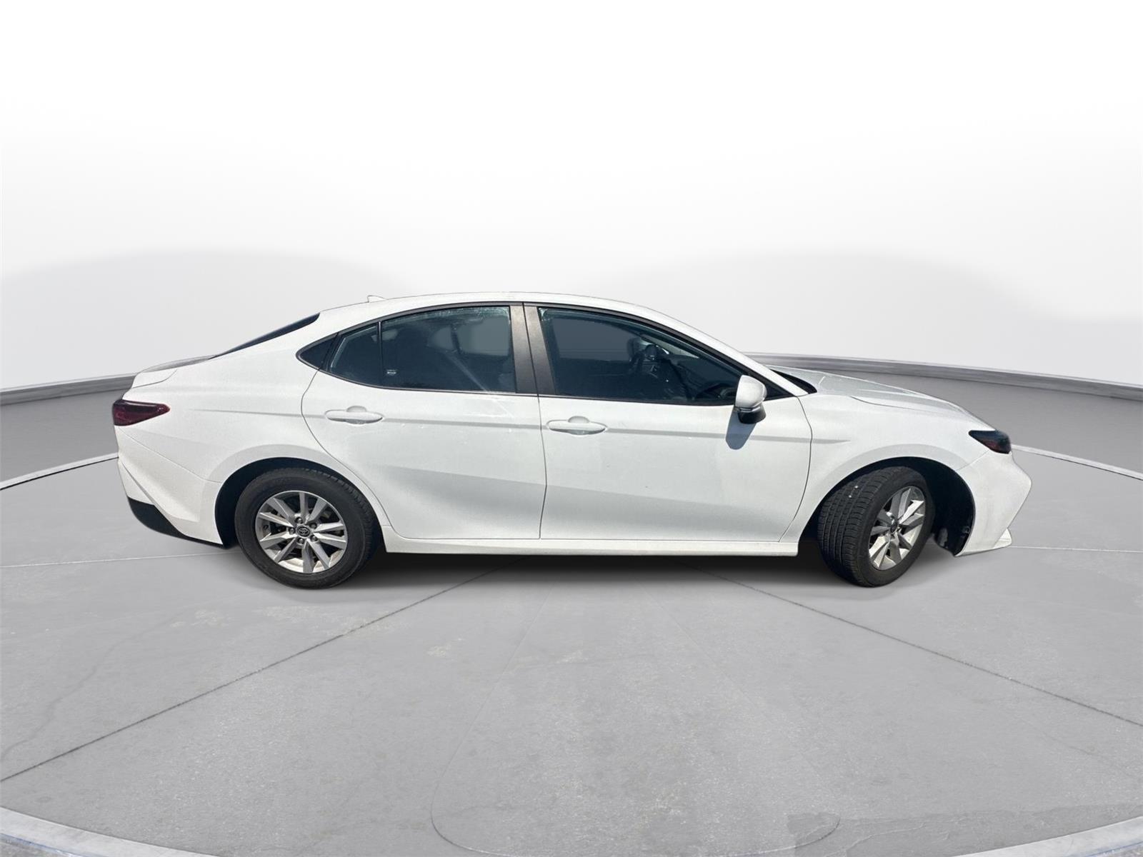 2025 Toyota Camry LE photo 4