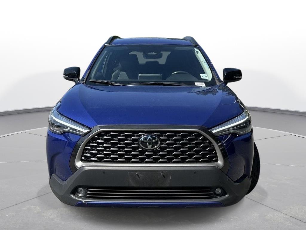2025 Toyota Corolla Cross XLE photo 2