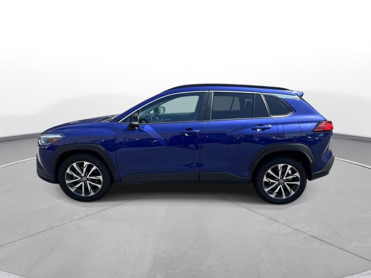 2025 Toyota Corolla Cross XLE photo 8