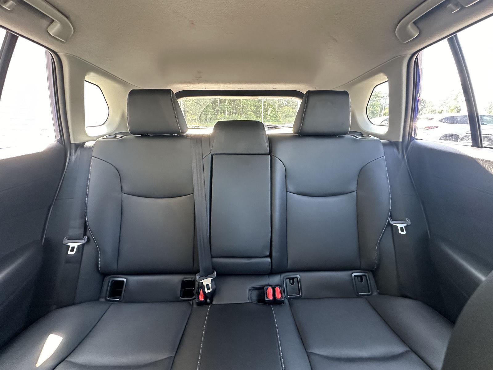 2025 Toyota Corolla Cross XLE photo 12